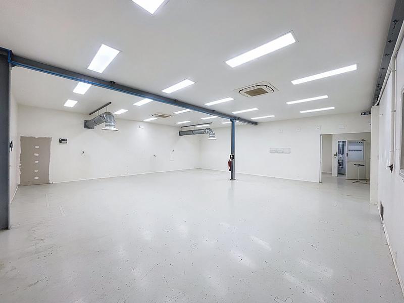 Entrepôt - 1 340 m²