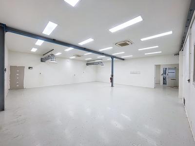 Entrepôt - 1 340 m²