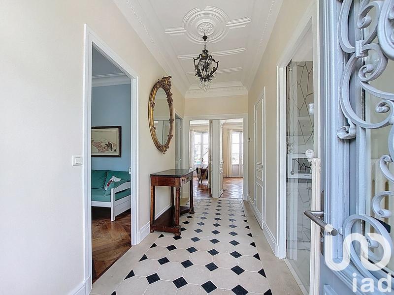 Maison - 233 m² - 8 pièces