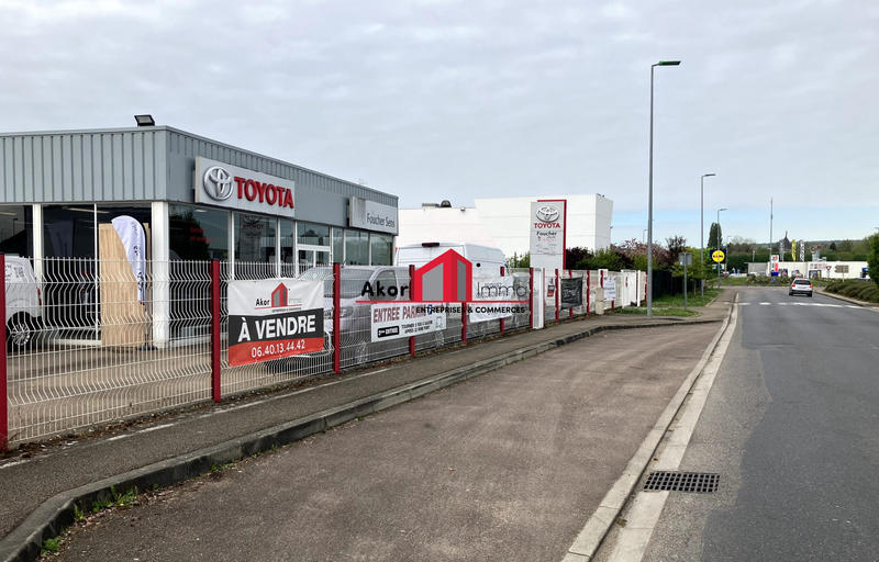 Local commercial - 750 m² - 4 pièces