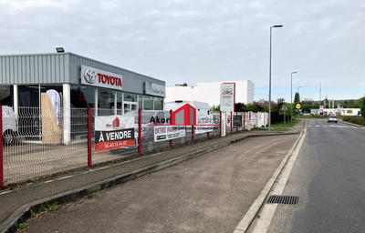 Local commercial - 750 m² - 4 pièces