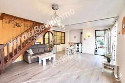 Maison traditionnelle - 190 m² - 8 pièces