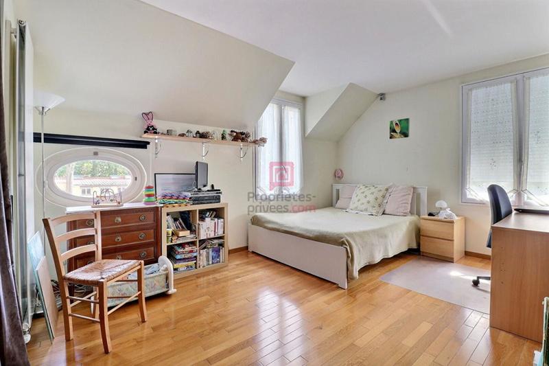 Maison - 250 m² - 10 pièces