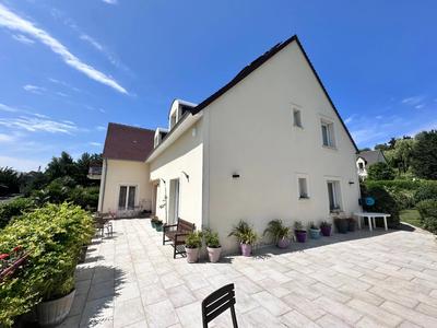 Maison - 275 m² - 9 pièces