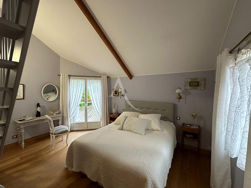 Maison - 170 m² - 8 pièces