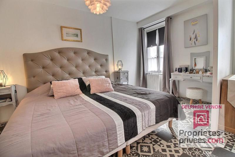 Maison - 240 m² - 6 pièces