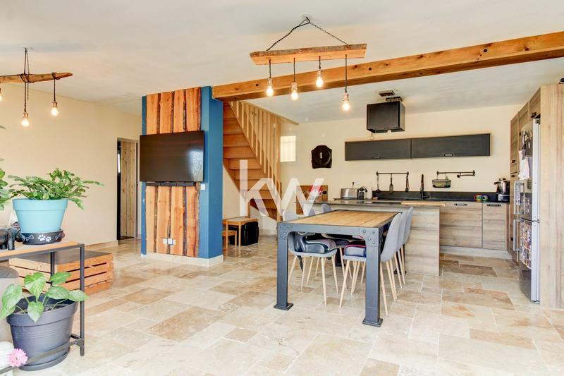 Maison - 101 m² - 5 pièces