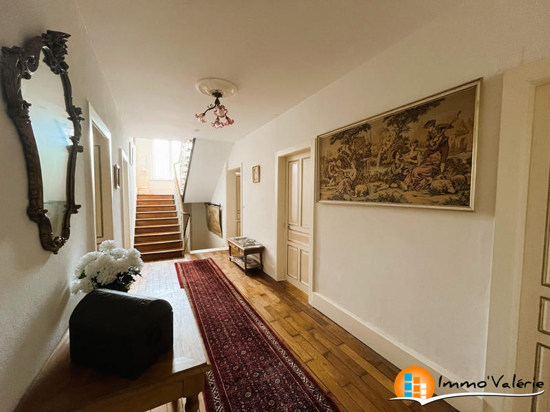 Maison - 761 m² - 16 pièces