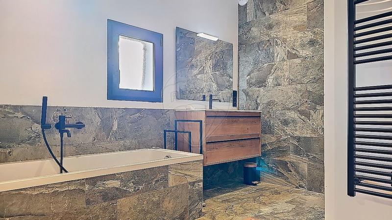 Villa - 243 m² - 7 pièces