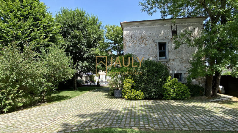 Maison - 300 m² - 9 pièces