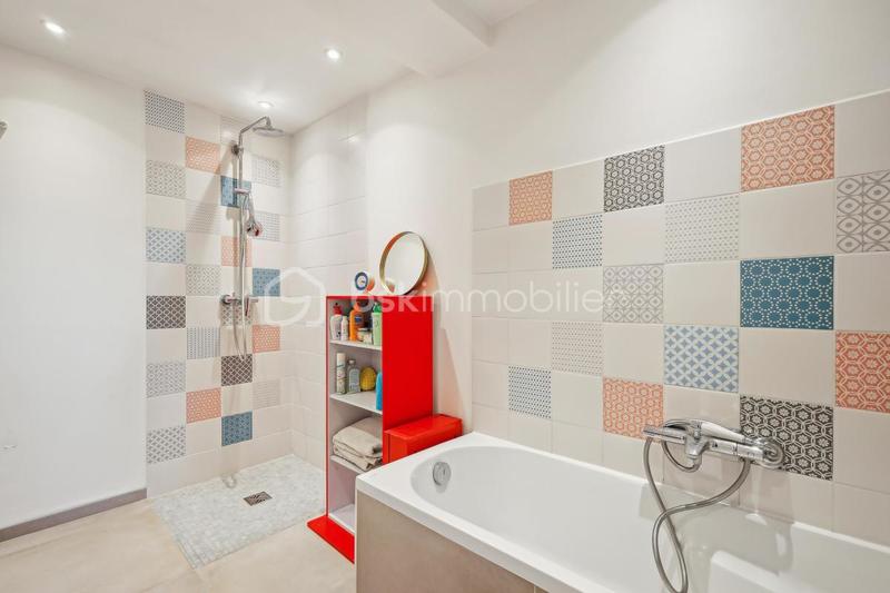 Maison - 234 m² - 7 pièces