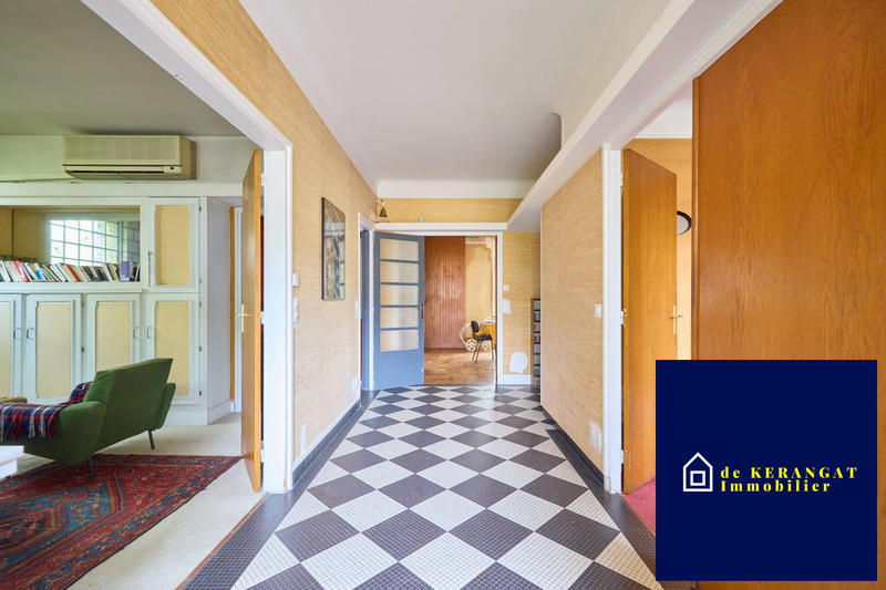 Maison traditionnelle - 230 m² - 8 pièces