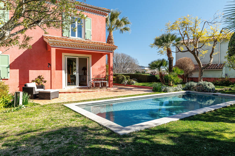 Maison - 205 m² - 6 pièces