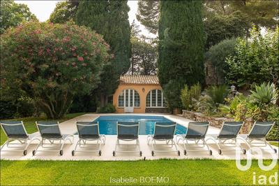 Maison - 360 m² - 9 pièces