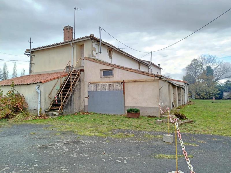 Maison - 222 m² - 8 pièces