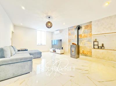 Maison - 200 m² - 7 pièces