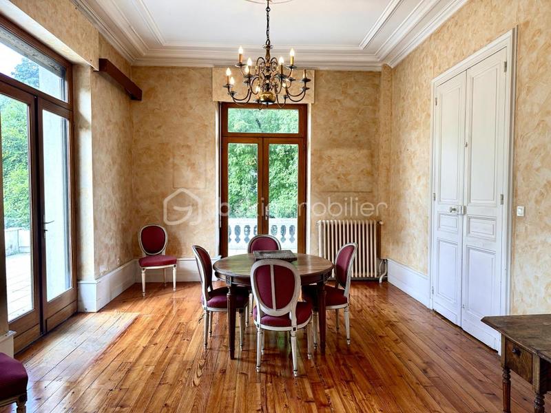 Demeure - 298 m² - 12 pièces