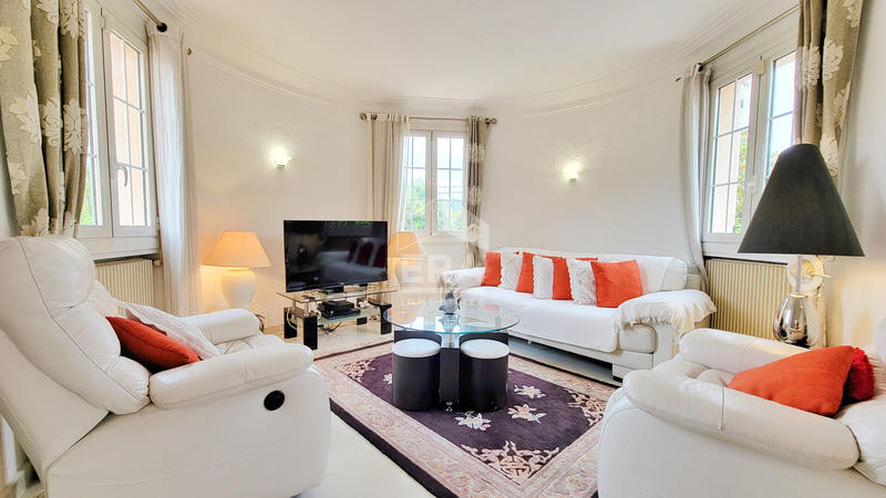 Maison - 270 m² - 8 pièces