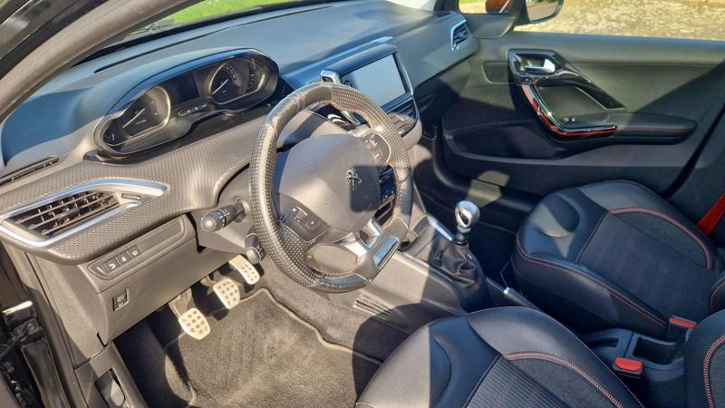 Peugeot 208 1.6 BlueHDi 120 Roland Garros