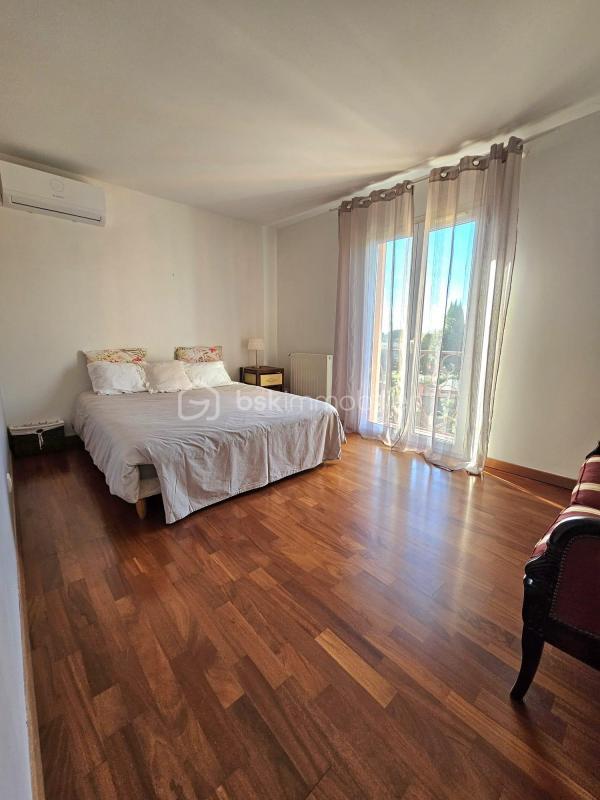 Maison - 230 m² - 7 pièces