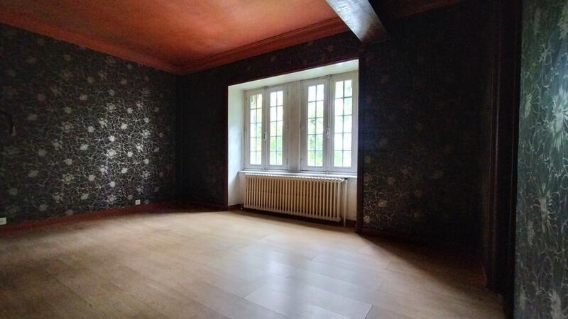 Maison - 243 m² - 10 pièces