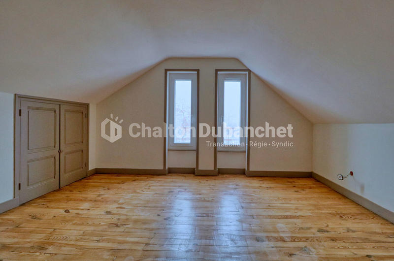 Maison - 180 m² - 8 pièces