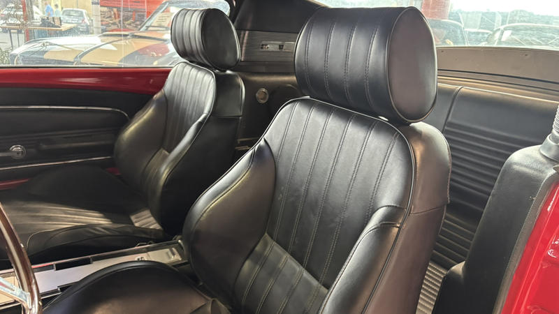 Ford Mustang Fastback Rouge 1967 Code a 289 Ci V8 Boite Meca