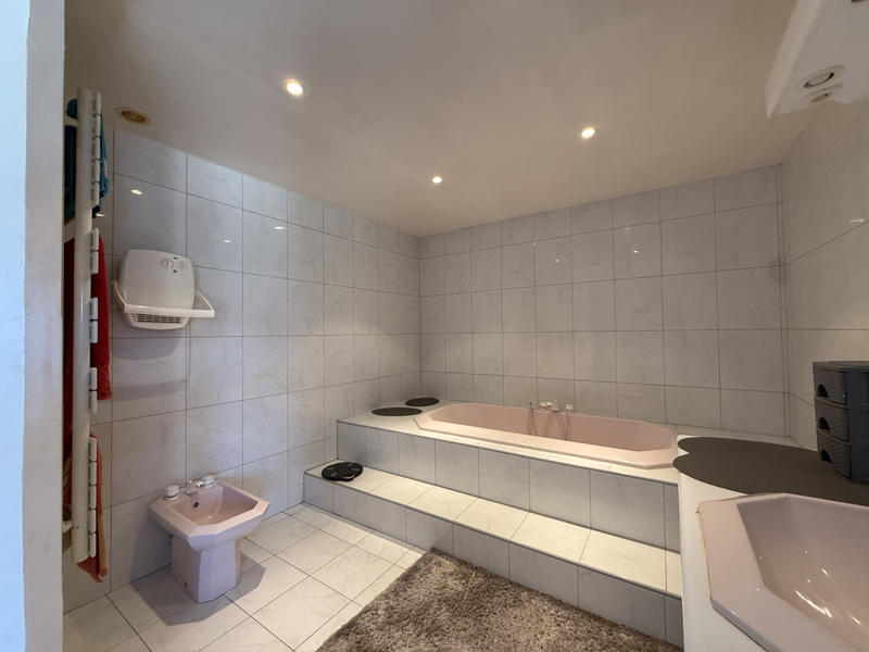 Maison - 265 m² - 6 pièces