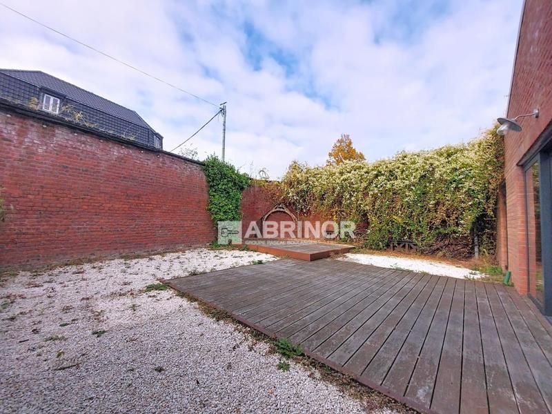 Services - 220 m² - 4 pièces