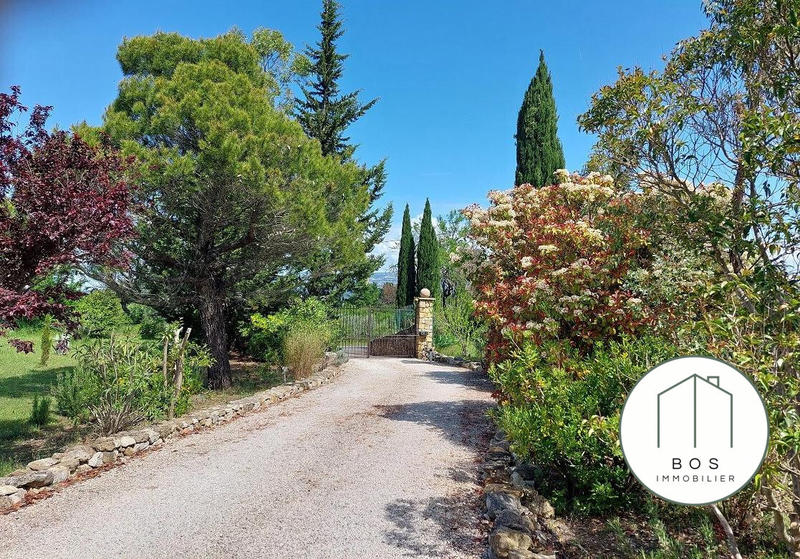 Villa - 296 m² - 6 pièces