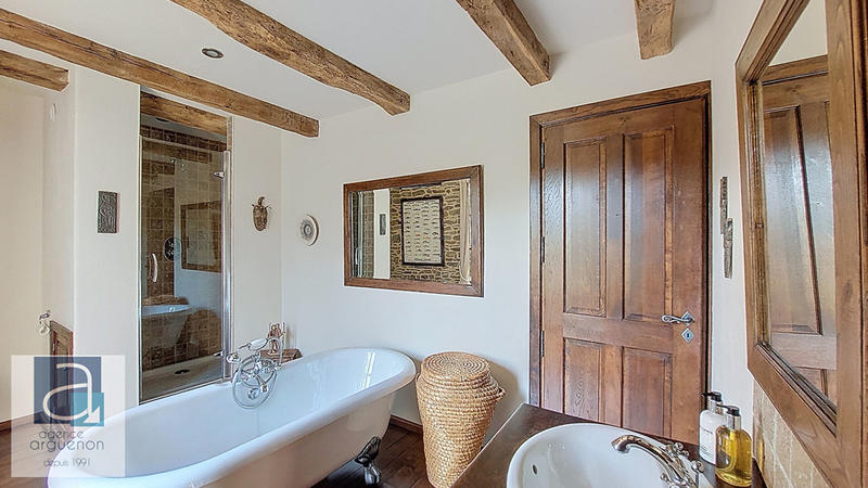 Maison - 342 m² - 7 pièces