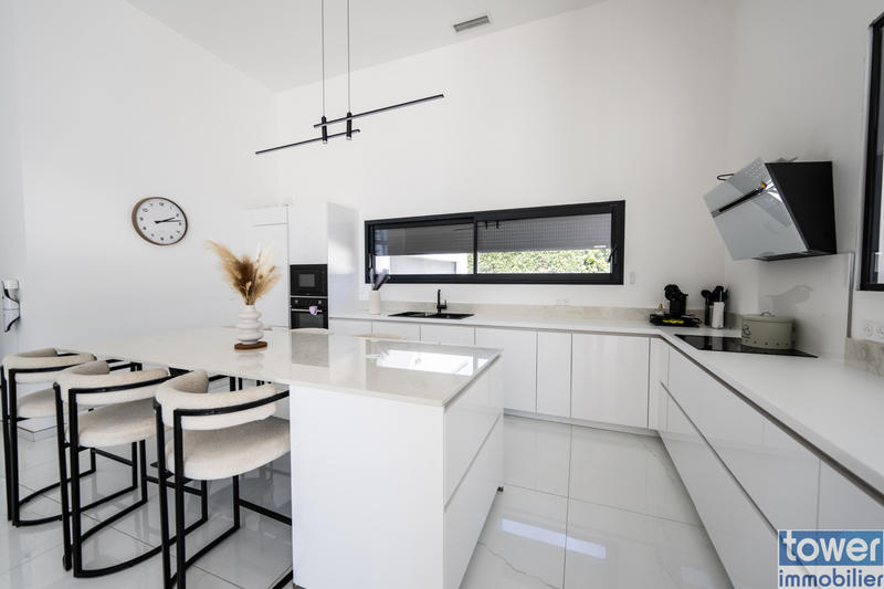 Maison - 200 m² - 6 pièces