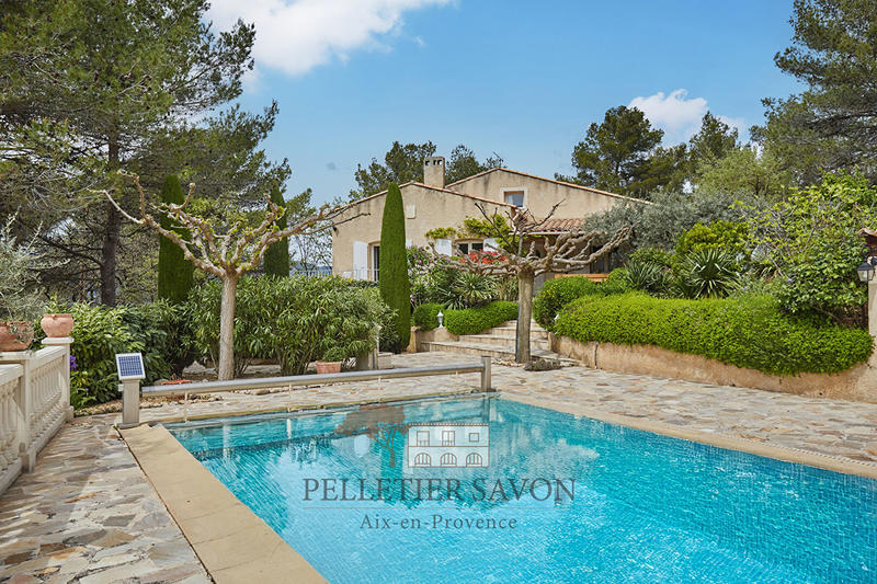 Maison - 225 m² - 7 pièces