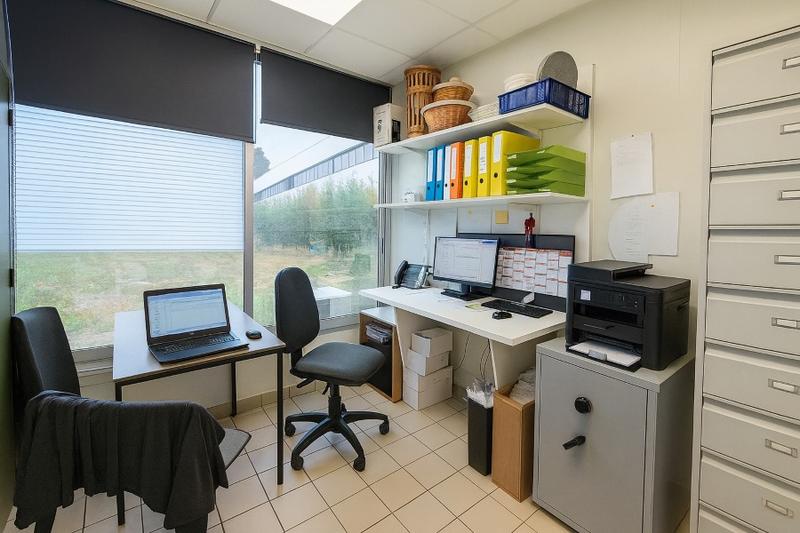 Local d'activité / Entrepôt - 196 m²