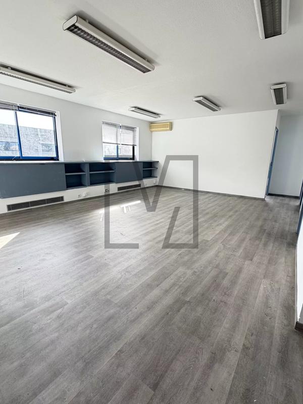 Local d'activités - 94 m² - 4 pièces