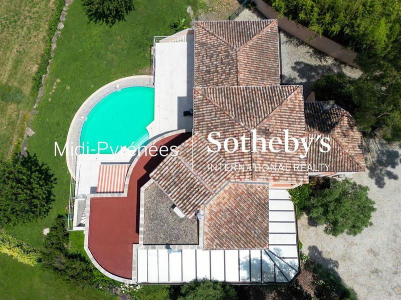 Maison - 350 m² - 9 pièces