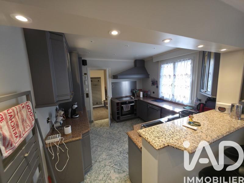 Maison - 222 m² - 7 pièces