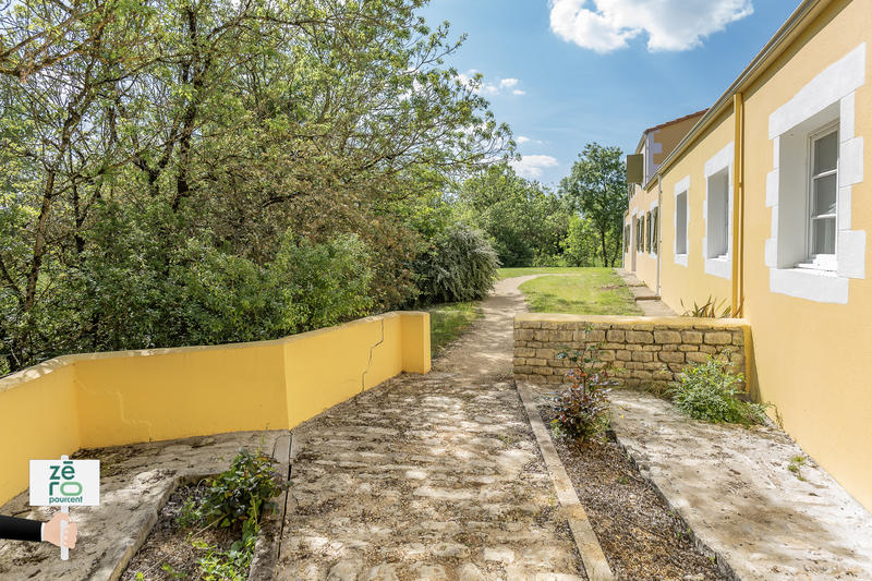 Maison - 280 m² - 9 pièces