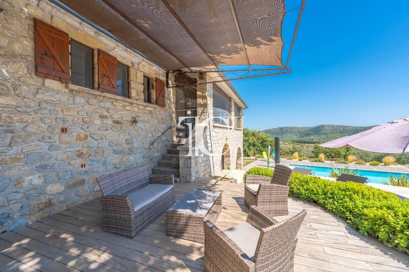 Maison - 166 m² - 7 pièces