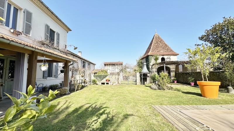 Maison bourgeoise - 230 m² - 8 pièces