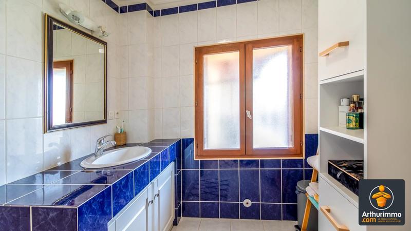 Maison traditionnelle - 180 m² - 7 pièces