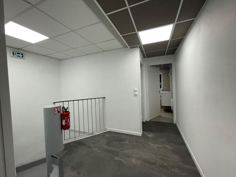 Local d'activité / Entrepôt - 376 m²