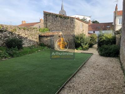 Maison - 140 m² - 5 pièces