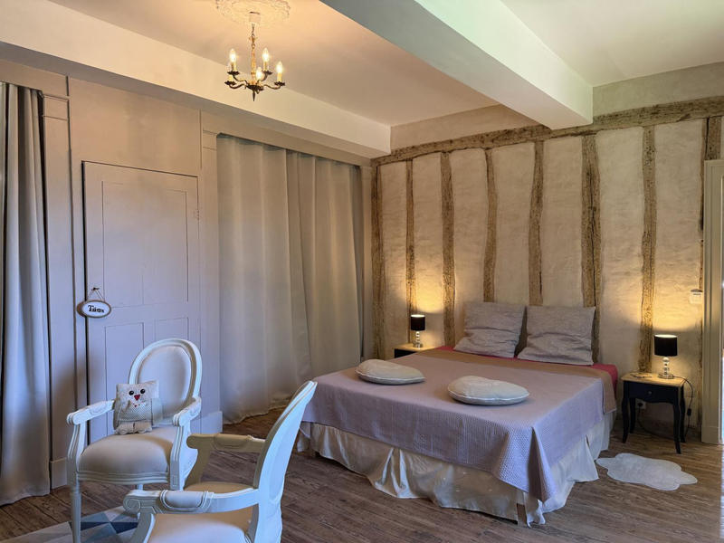 Maison - 250 m² - 8 pièces