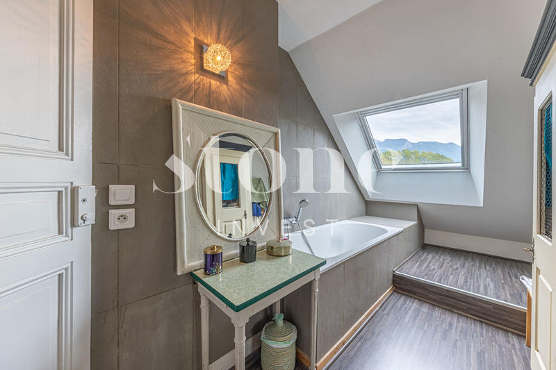 Maison - 199 m² - 6 pièces