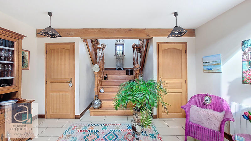 Maison - 220 m² - 5 pièces