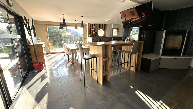 Maison - 270 m² - 10 pièces