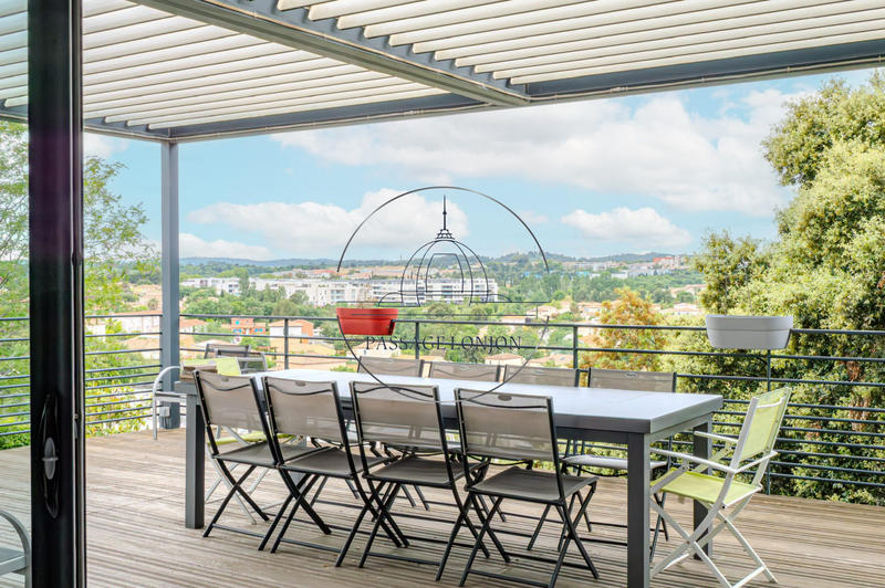 Villa - 256 m² - 8 pièces