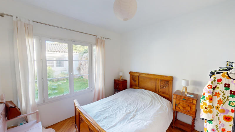 Maison - 240 m² - 11 pièces