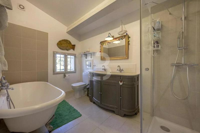 Villa - 204 m² - 8 pièces